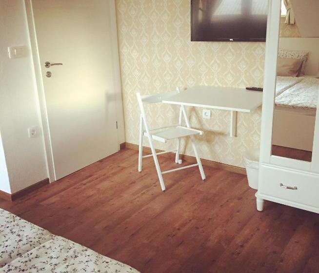 اتاق استاندارد, Samarin črnomelj