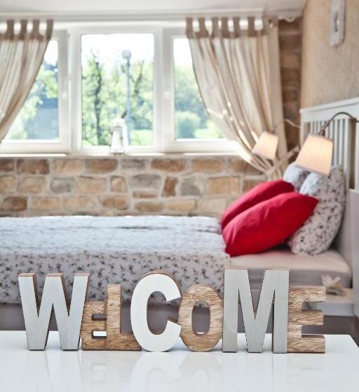 اتاق لوکس, Samarin črnomelj