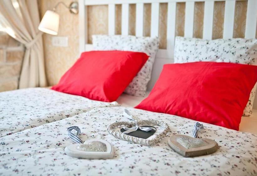 اتاق لوکس, Samarin črnomelj