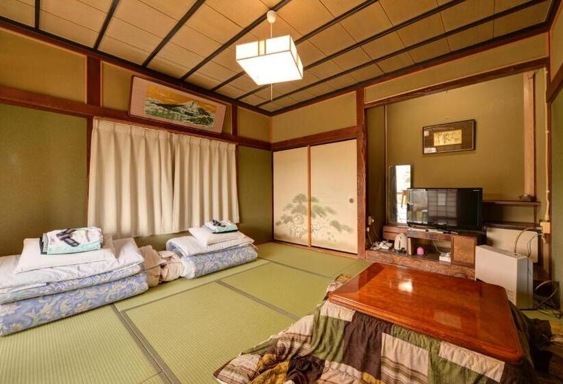 Kertre Néző Standard Háromágyas Szoba, Yusenso