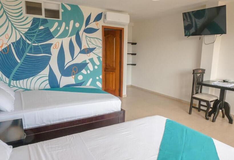 غرفة قياسية رباعية, Margaritas Palace