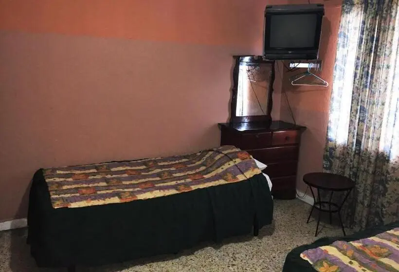 اتاق کلاسیک چهارنفره, Guest House Inn