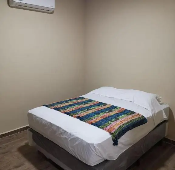 اتاق استاندارد یک نفره, Guest House Inn