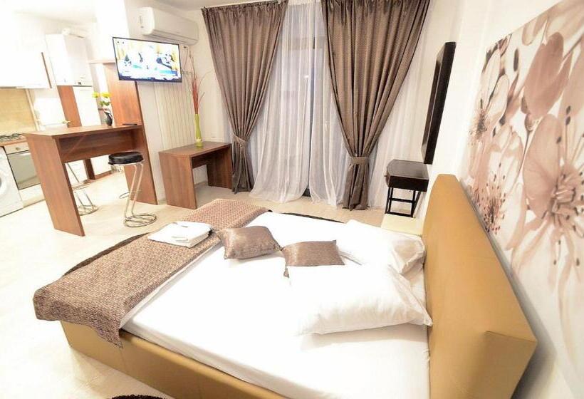 Estudi Estàndard amb Balconada, Uptown Residence Apartments