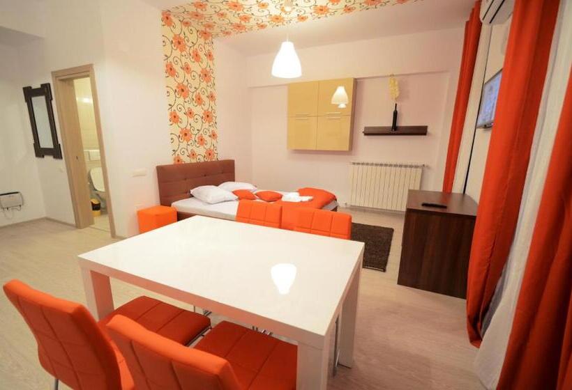 Estudi Estàndard amb Balconada, Uptown Residence Apartments