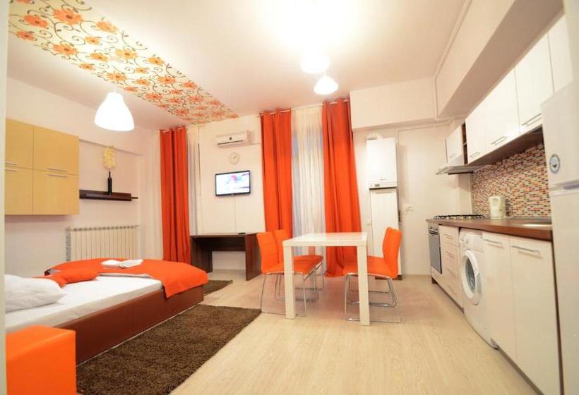 Estudi Estàndard amb Balconada, Uptown Residence Apartments