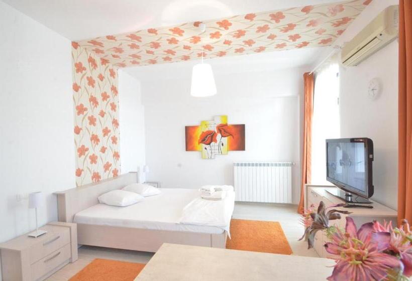 Estudi Estàndard amb Balconada, Uptown Residence Apartments