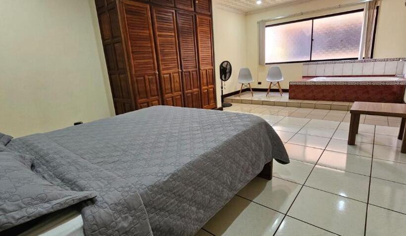 شقة غرفة واحدة مطلة على حمام السباحة, Apartotel Obelisco San José Aeropuerto