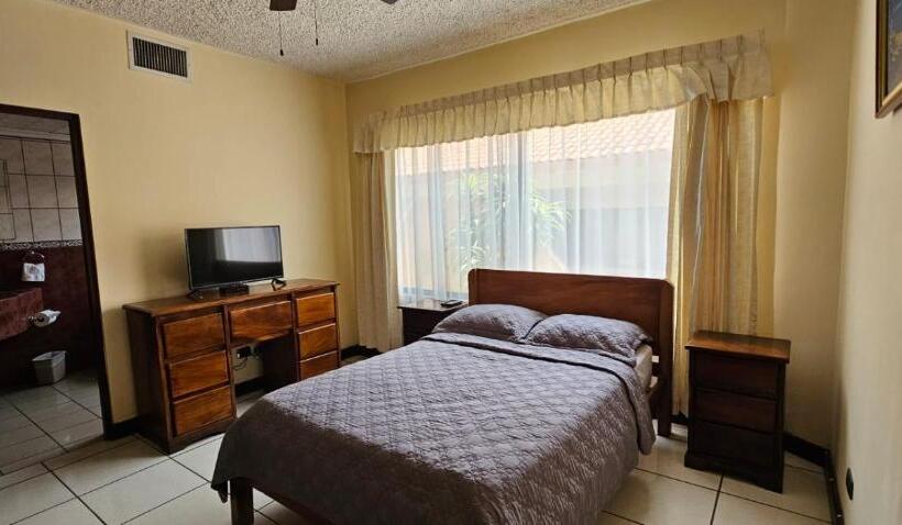 شقة غرفة واحدة مطلة على حمام السباحة, Apartotel Obelisco San José Aeropuerto