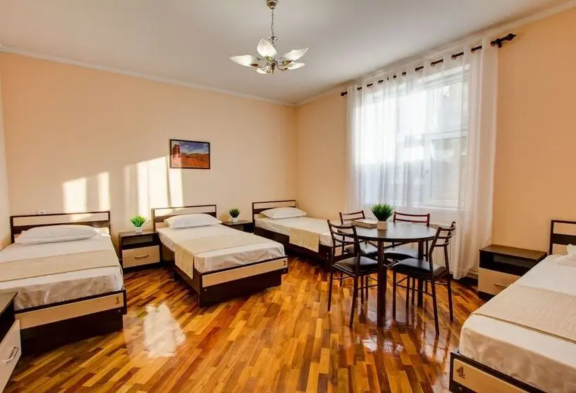 تختخواب در اتاق مشترک, Centre Hostel