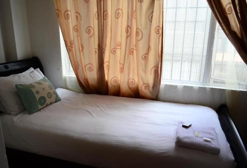 标准三人间, Laletsa Lodge