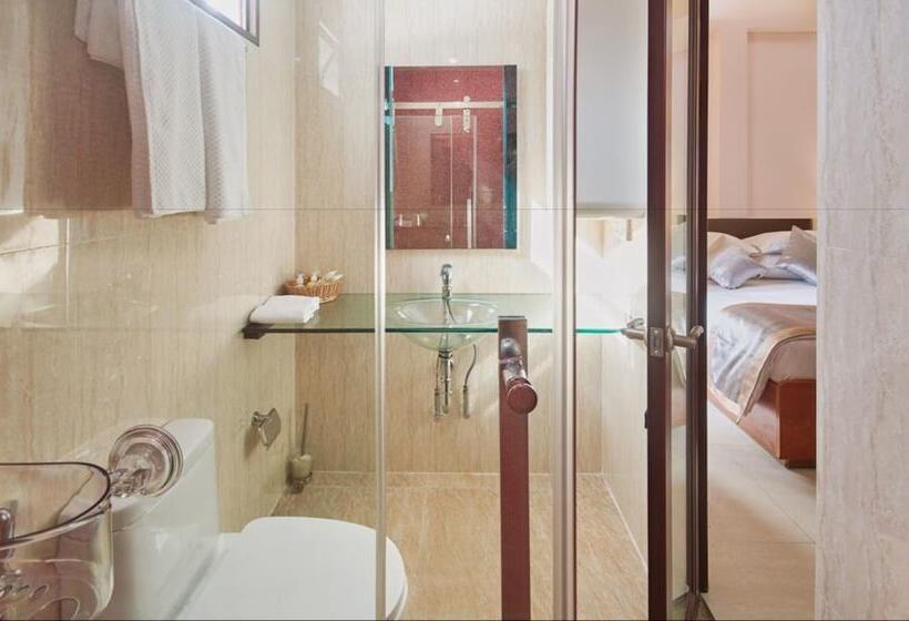 اتاق لوکس با چشم‌انداز دریا, Lonuveli