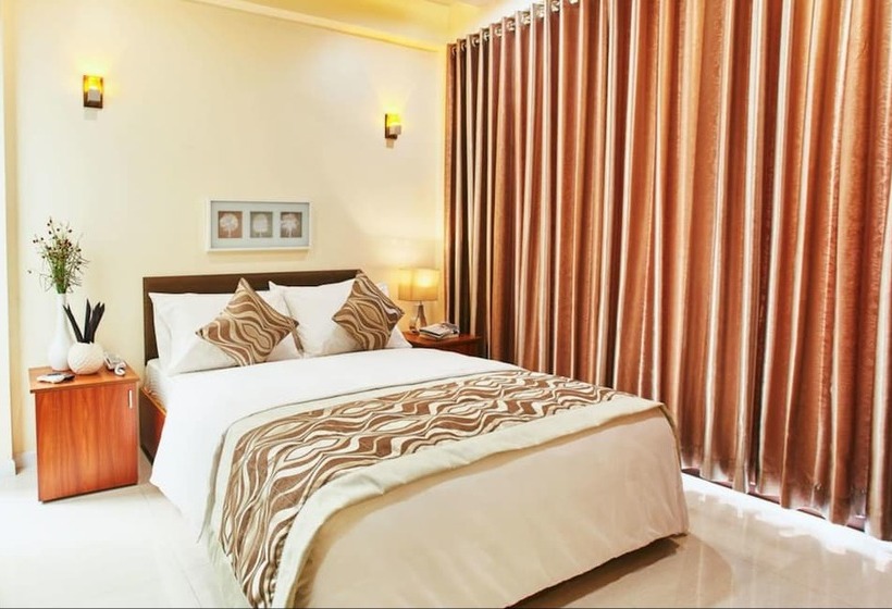 اتاق لوکس با چشم‌انداز دریا, Lonuveli