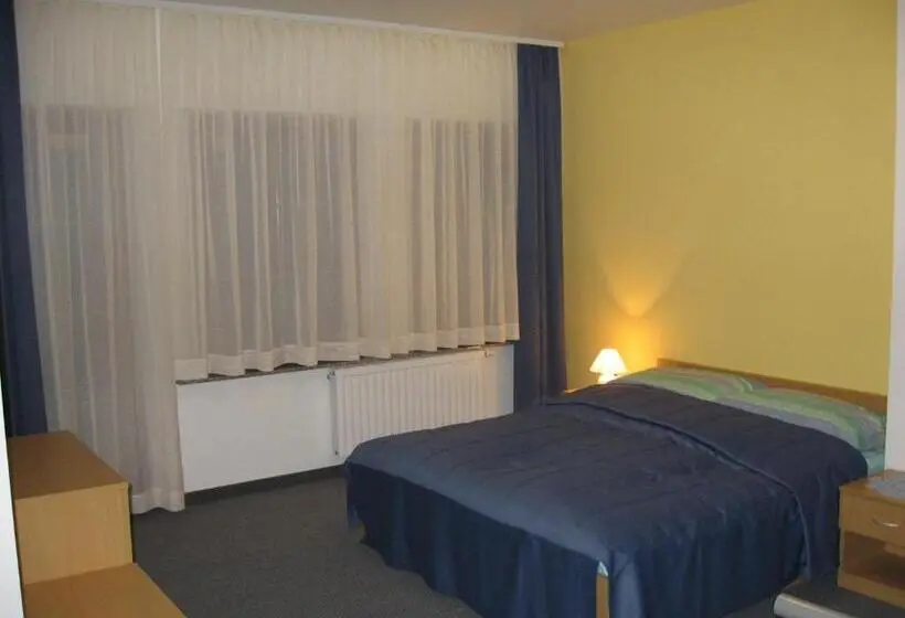اتاق کلاسیک چهارنفره, Motel Majolka