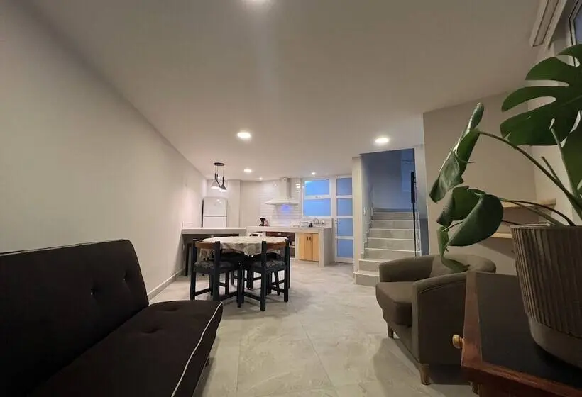 2 Sovrums Hus, Privada 400