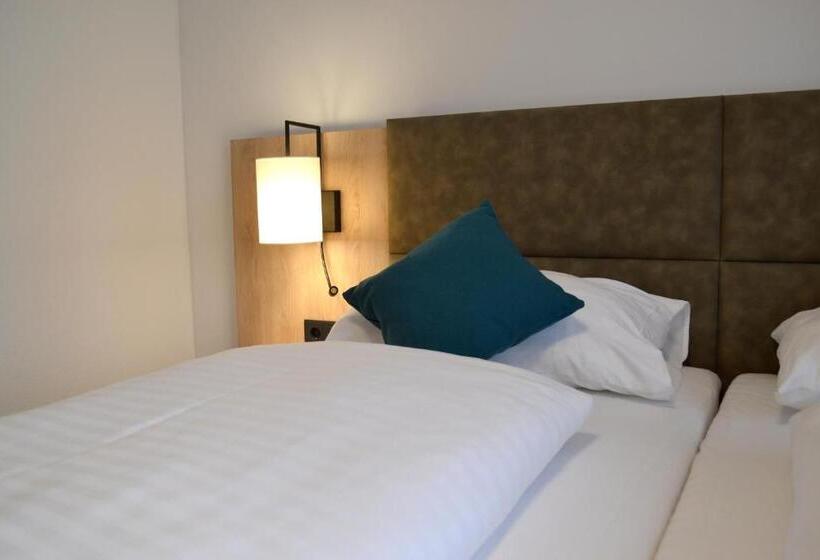 غرفة أساسية ثلاثية, Gasthof Kranerwirt