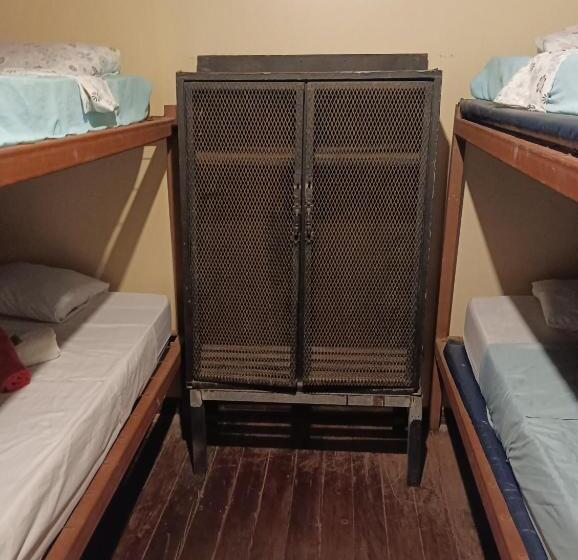 이코노이 4인룸, Hostel Antorchas