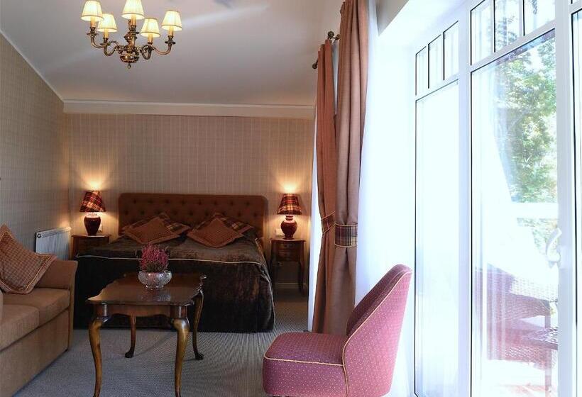 اتاق استاندارد سه تخته با بالکن, Vila Klasika