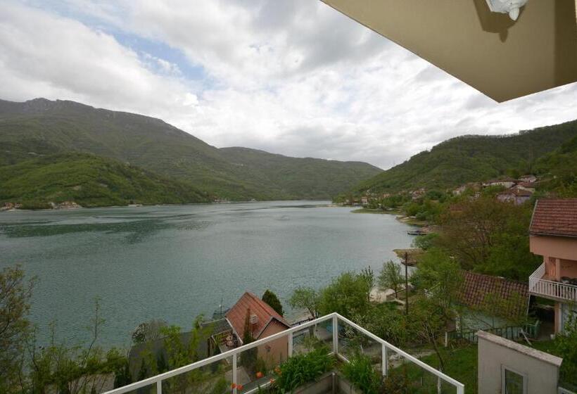 Superior suite with lake view, Villa Jablanica Lake