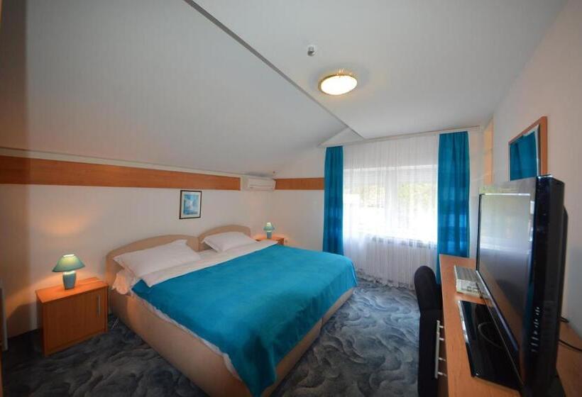 Superior suite with lake view, Villa Jablanica Lake