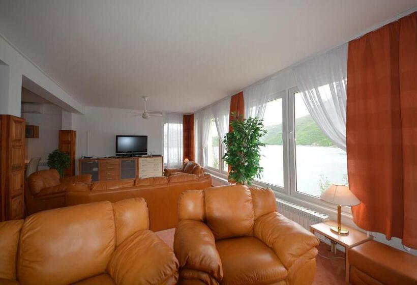 Superior suite with lake view, Villa Jablanica Lake