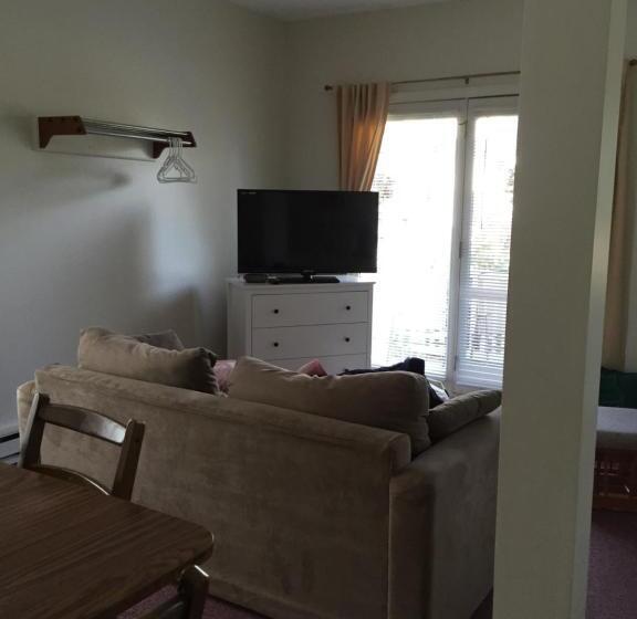 إستوديو قياسى سرير كينج, The Lynwood Inn