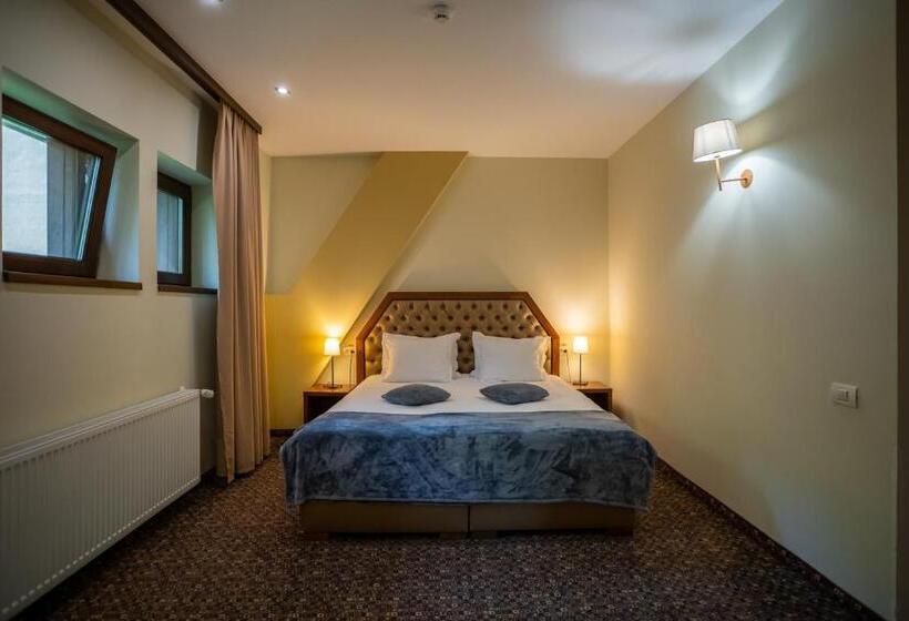 スイート, Opus Villa