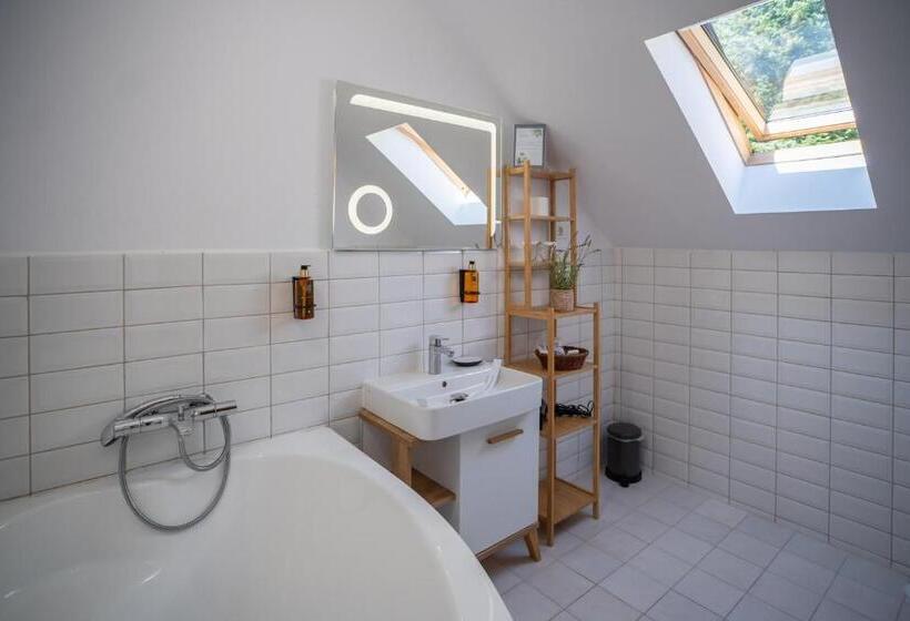 スタンダードスタジオ, Opus Villa