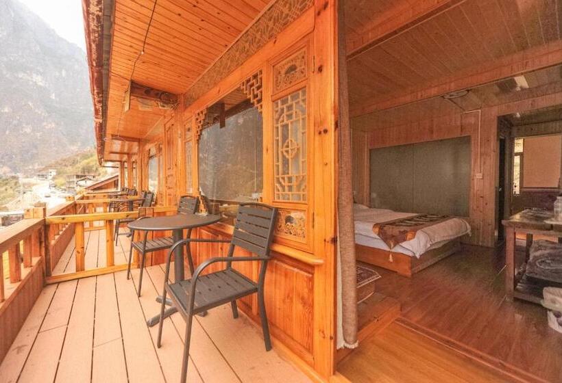 Standard Room with Balcony, Tibet Guesthouse 虎跳峡卓玛客栈