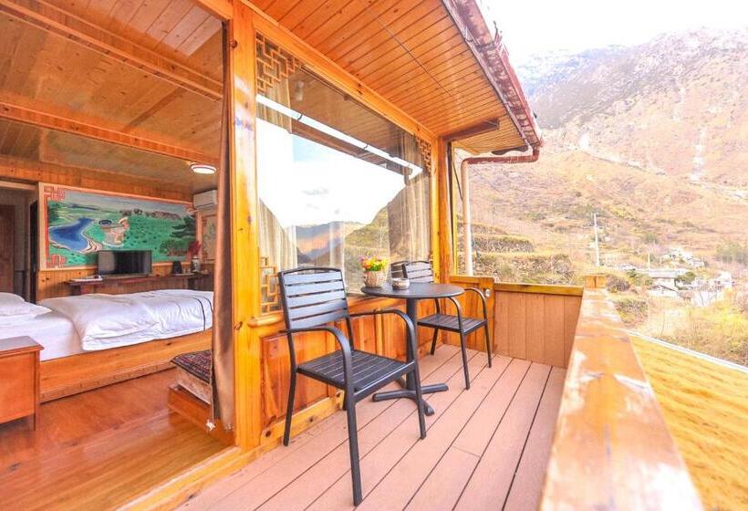 Standard Room King Size Bed, Tibet Guesthouse 虎跳峡卓玛客栈