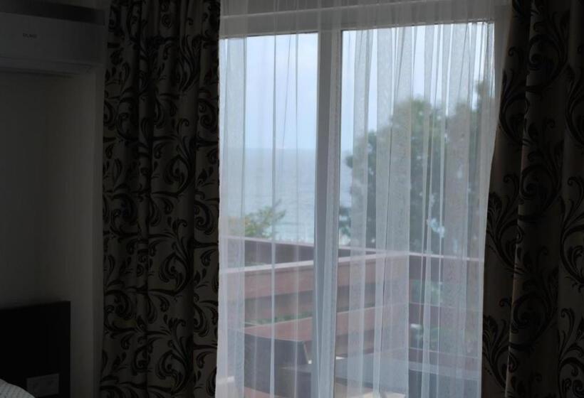 Cameră Standard cu Vedere la Mare cu Balcon, Shpinat