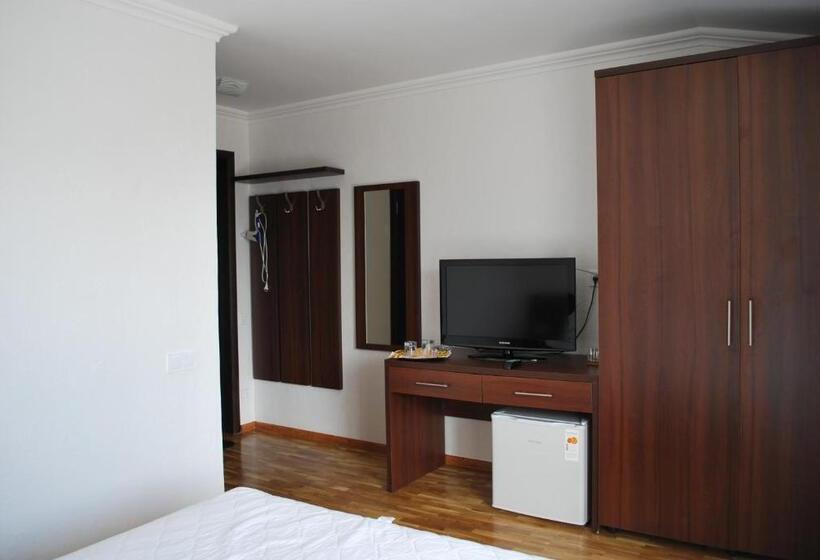 Cameră Standard cu Vedere la Mare cu Balcon, Shpinat