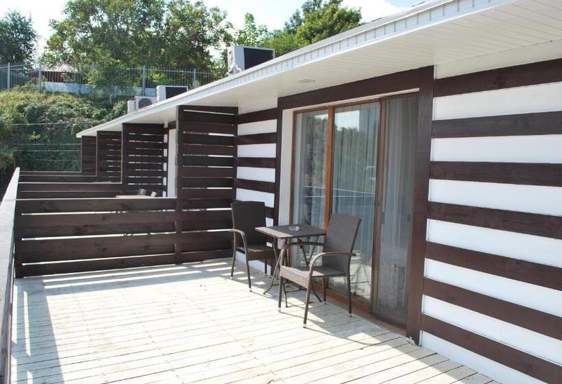 Cameră superioară vedere la mare cu balcon, Shpinat