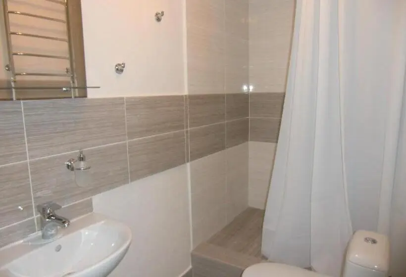 Cameră superioară vedere la mare cu balcon, Shpinat
