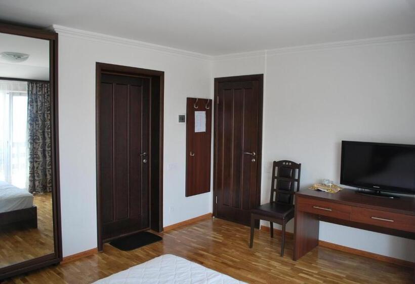 Cameră superioară vedere la mare cu balcon, Shpinat