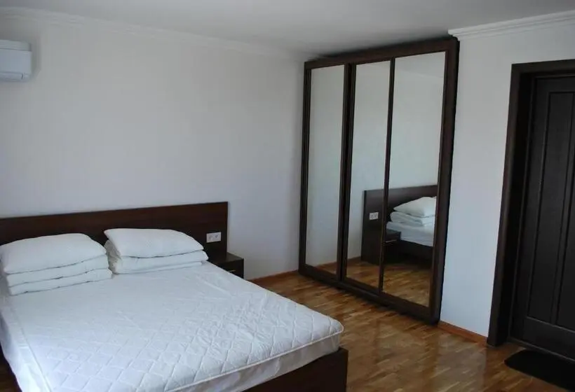 Cameră superioară vedere la mare cu balcon, Shpinat