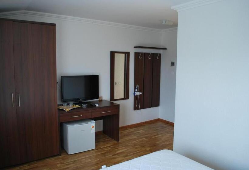 Cameră Confort, Shpinat