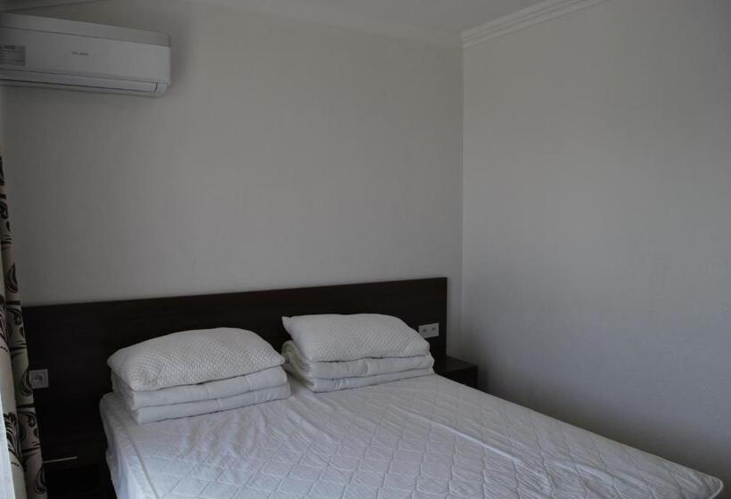 Cameră Confort, Shpinat