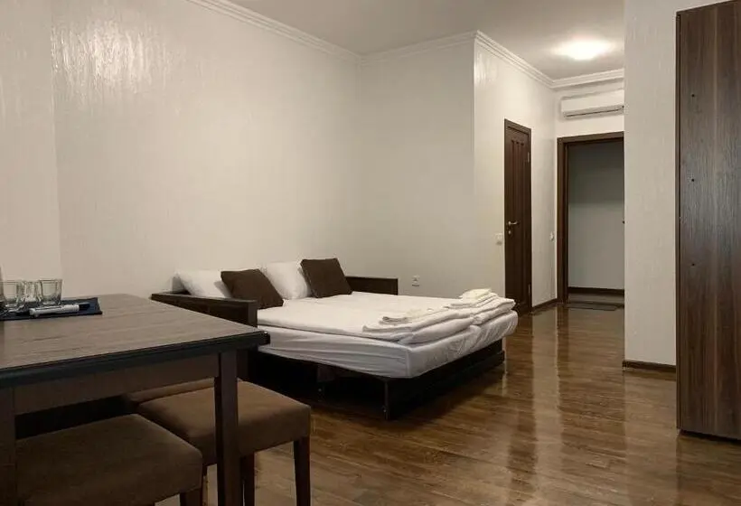 Suite Familiar, Shpinat