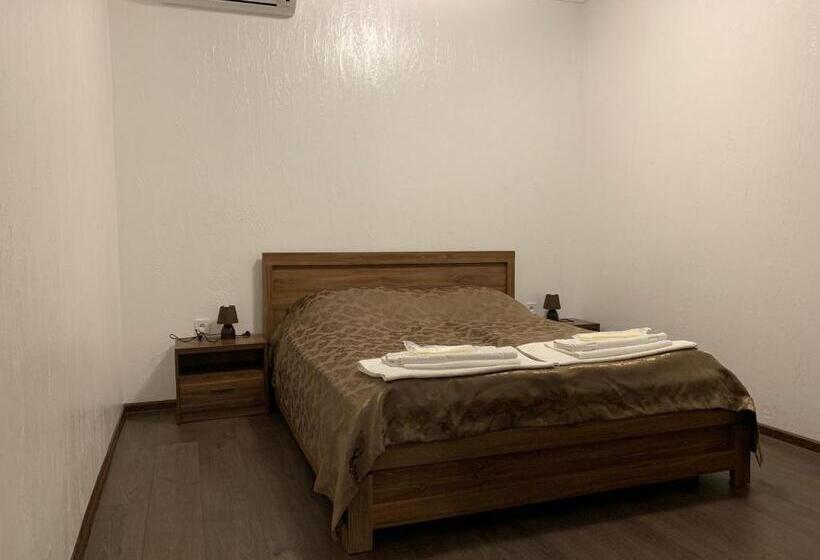 Suite Familiar, Shpinat