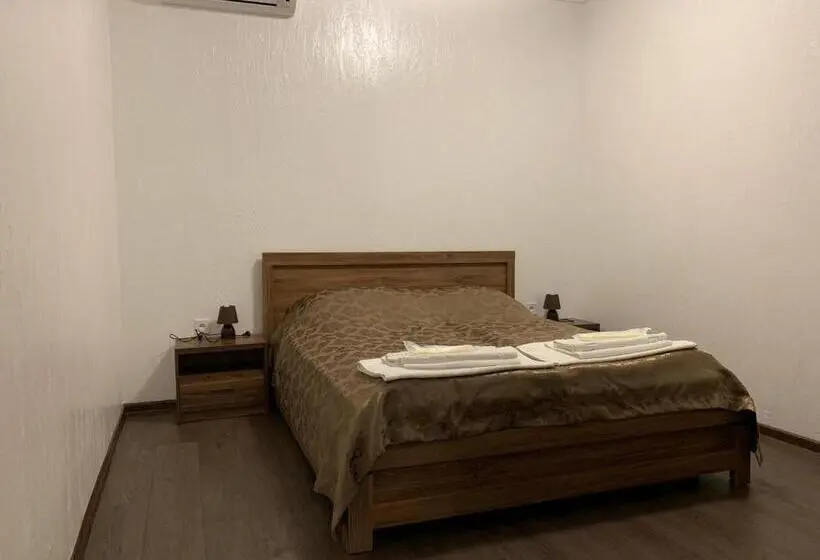 Suite Familiar, Shpinat