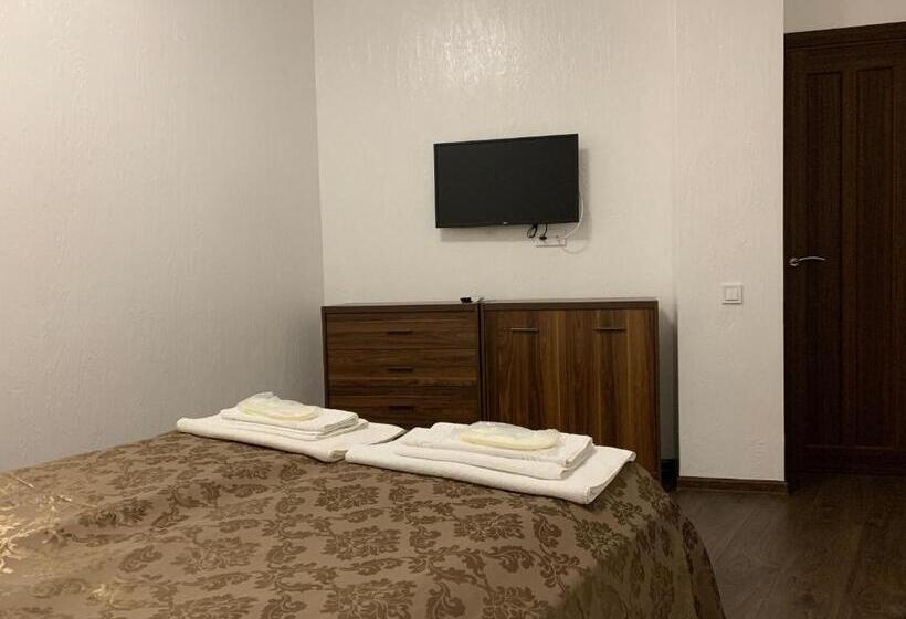 Suite Familiar, Shpinat