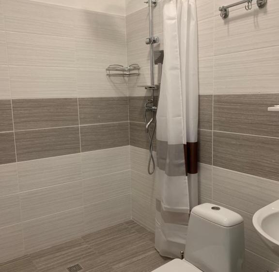 Suite Familiar, Shpinat