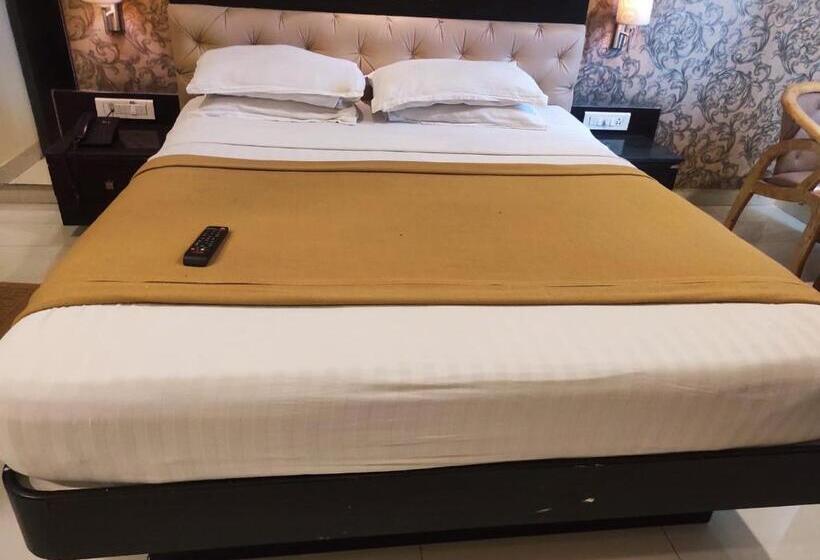 חדר דלוקס, Vaishnavi