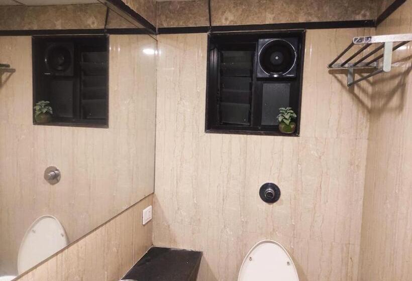 חדר דלוקס, Vaishnavi