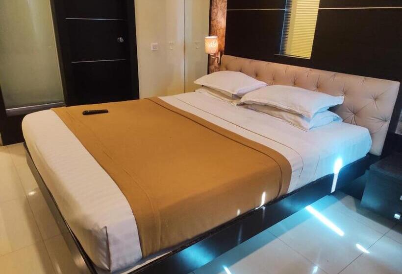 Номер Deluxe, Vaishnavi