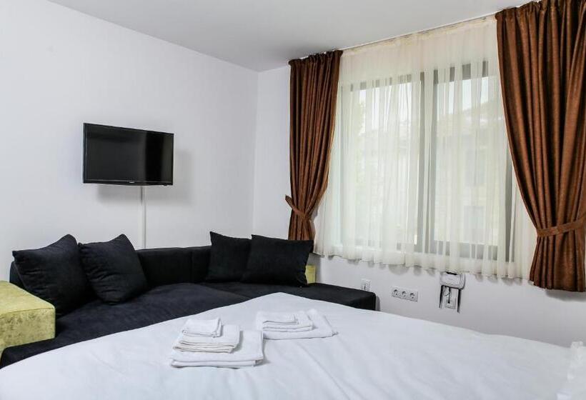 Deluxe Familjerum, бялата къща