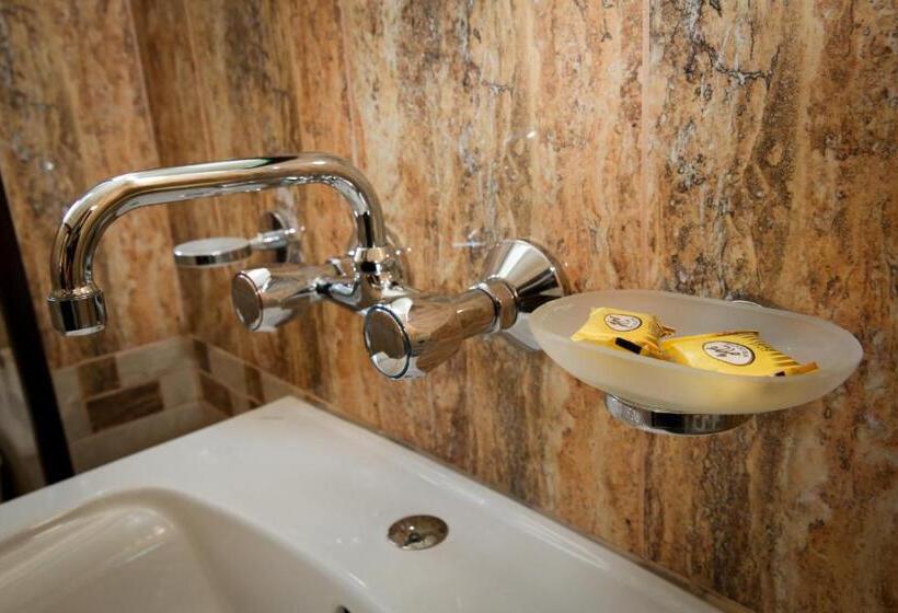 Deluxe Familjerum, бялата къща