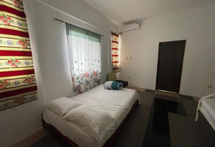 سوییت خانوادگی, Casa De Huespedes Darling
