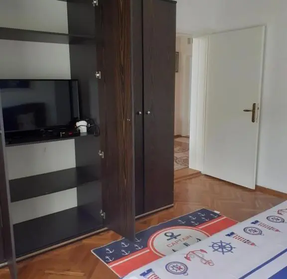 اتاق استاندارد با سرویس بهداشتی مشترک, Guest House Cvoro